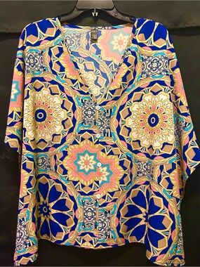 SHEIN Blue & Pink Geometric Medallion Pull Over w/Decorative Buttons